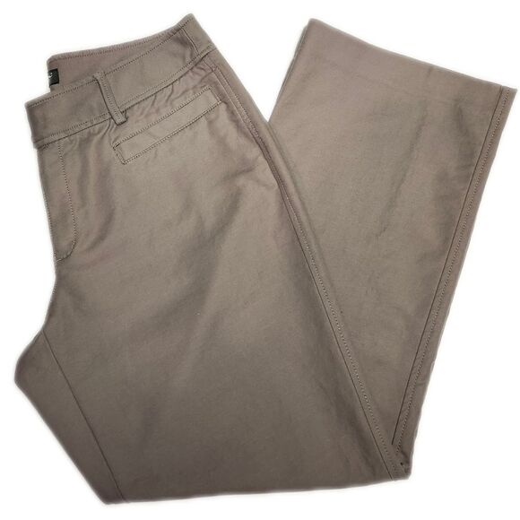 Eddie Bauer Blakely Fit, 96% cotton, wide leg, flat front chino khaki pants, 10S - Picture 1 of 11